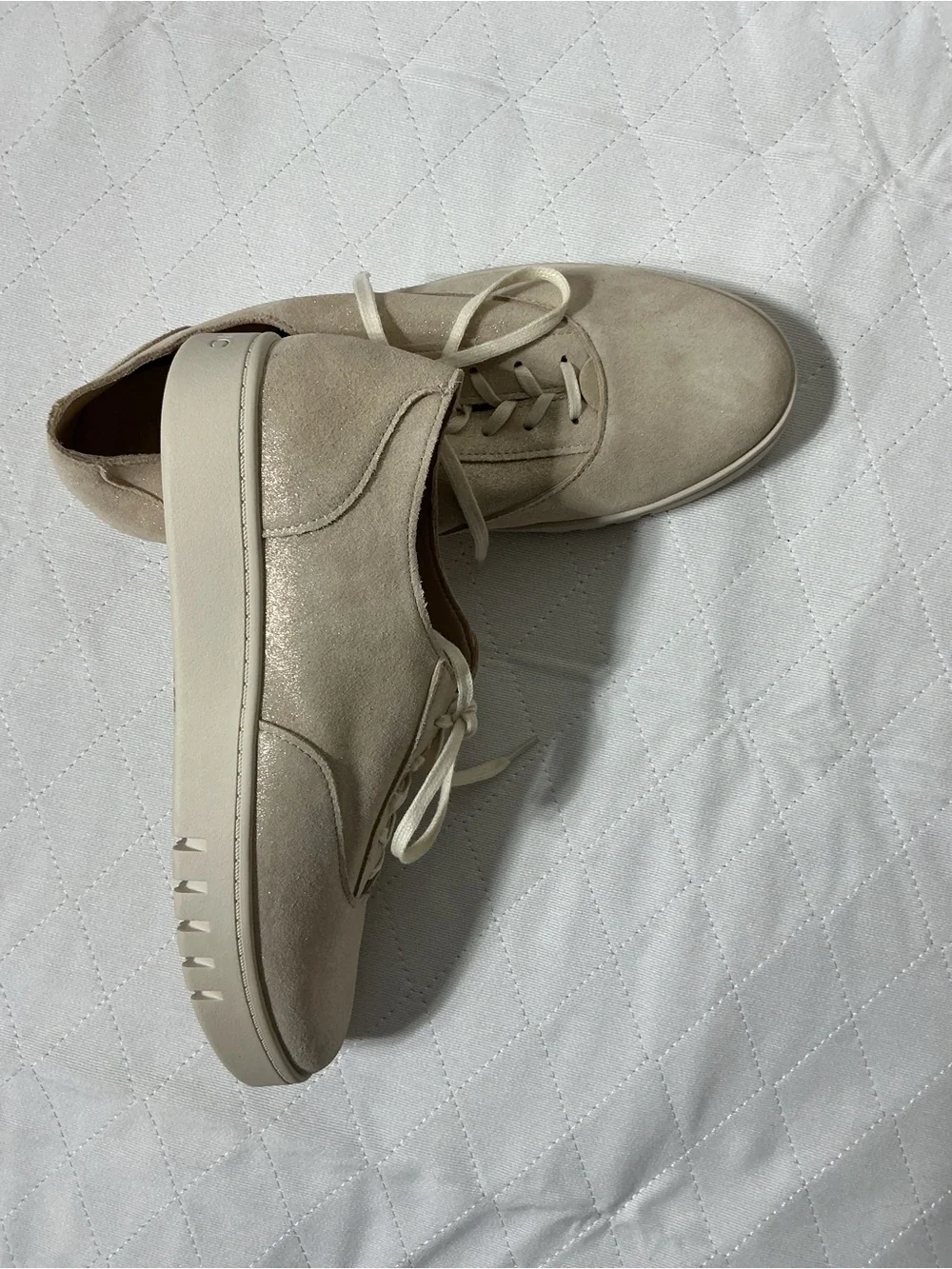 Vionic Callie Gold Shimmer Leather Sneaker NWOB Size 9.5